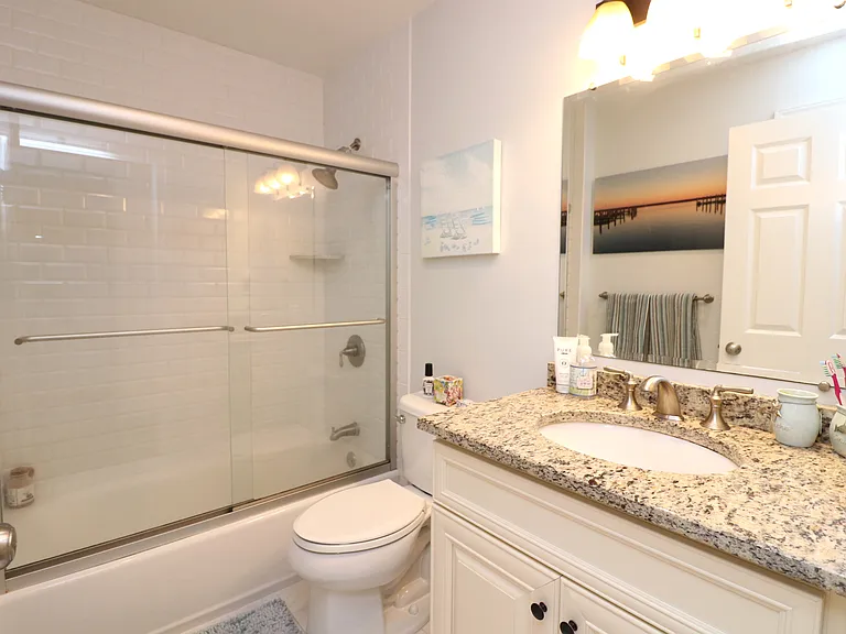 9505 Monmouth Ave #B — Photo 22