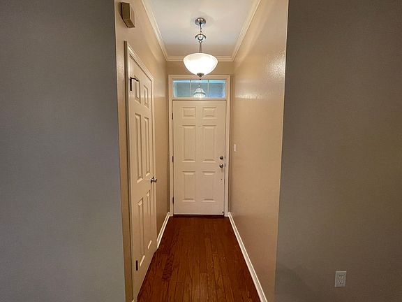 2nd image of 2922 Le Oaks Dr