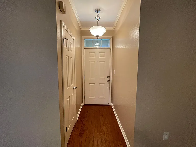 2922 Le Oaks Dr — Photo 2