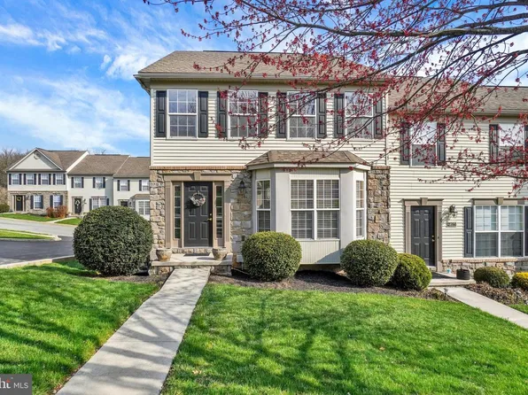 2764 Seabiscuit St, York, PA 17402