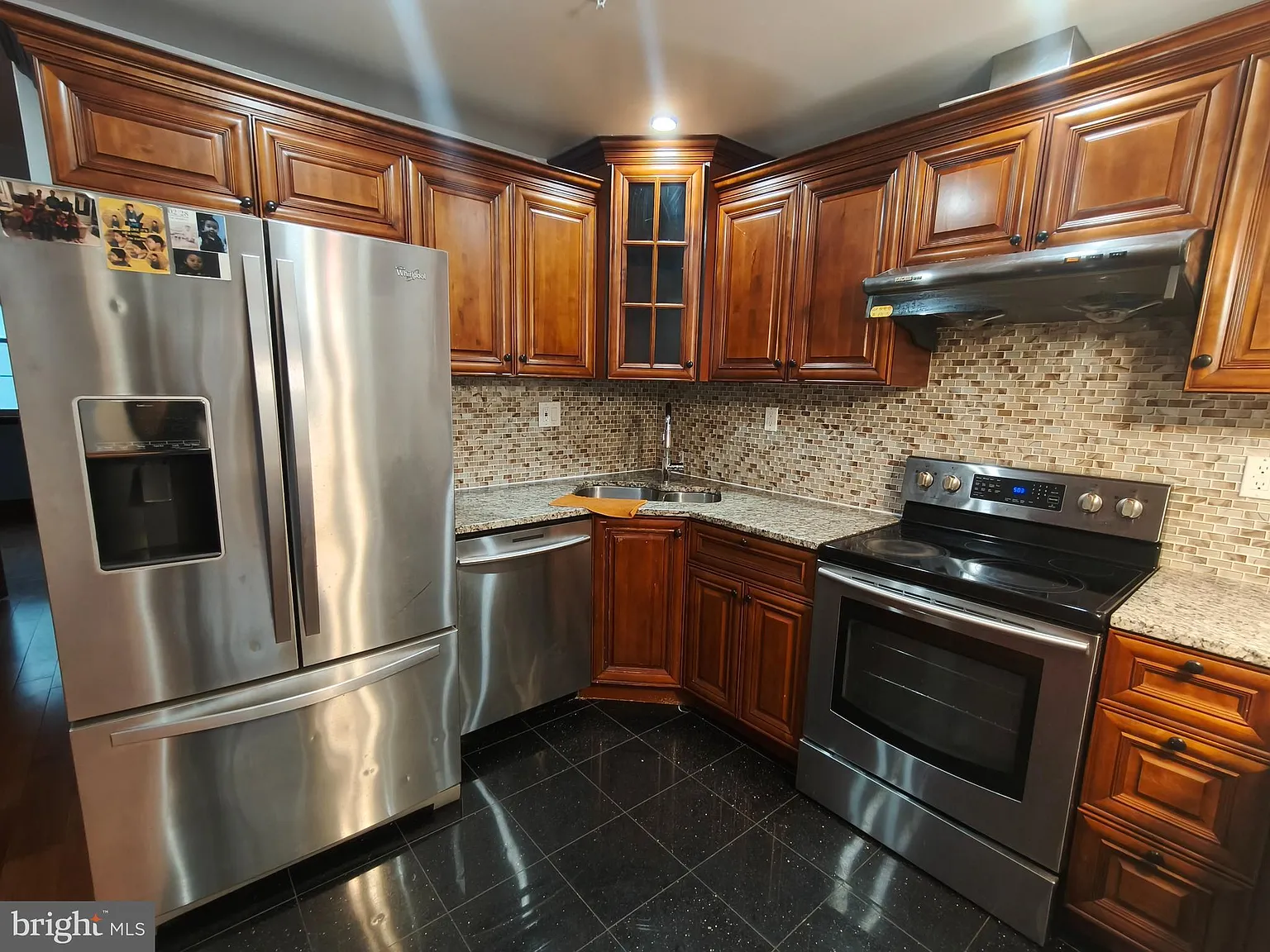 3 bed, 3.5 bath, 2124 sqft, $2,600 — Photo 3