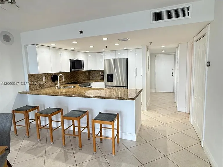 2625 Collins Ave #810 — Photo 13