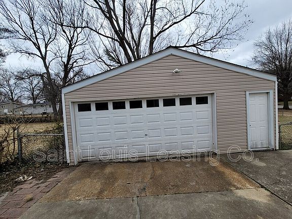 3rd image of 7006 Richwood Ln