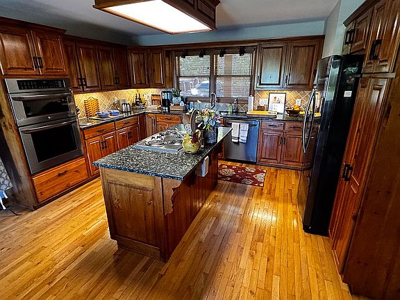 4th image of 1166 State View Rd