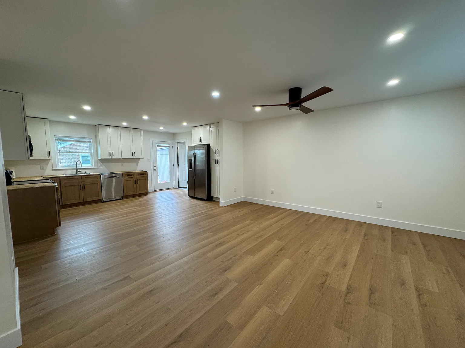 2 bed, 1200 sqft, $2,500 — Photo 4