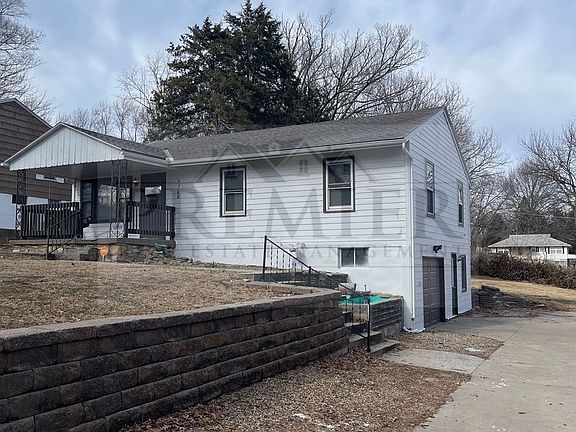4th image of 5708 Roswell Ave