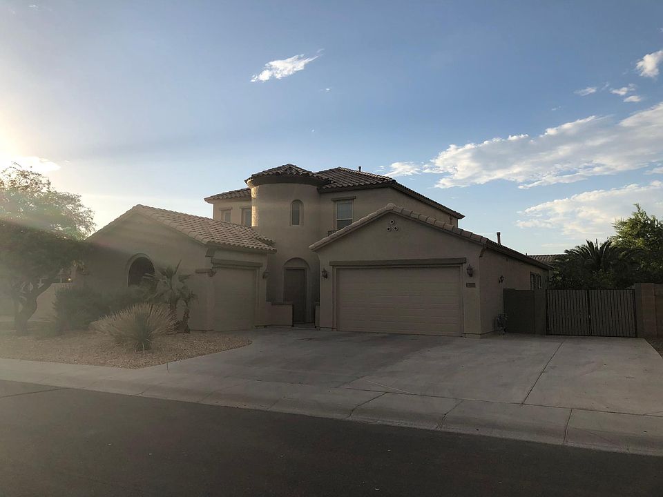 1st image of 2818 E Balsam Dr