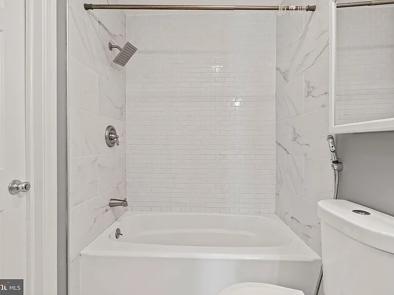 2344 Fernwood Ave — Photo 14