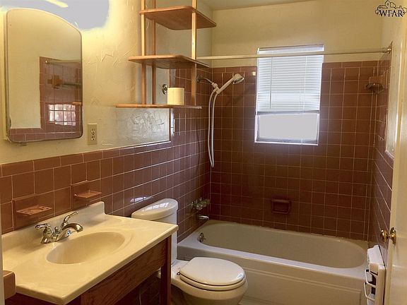 4th image of 1102 Ireland St