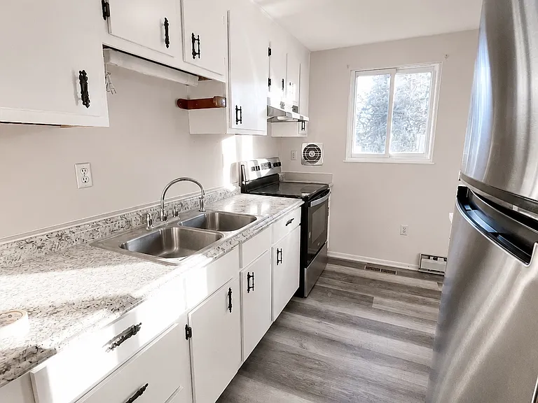 3721 Snowdrop Rd — Photo 3