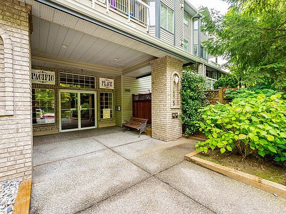2nd image of 1215 Pacific St #207