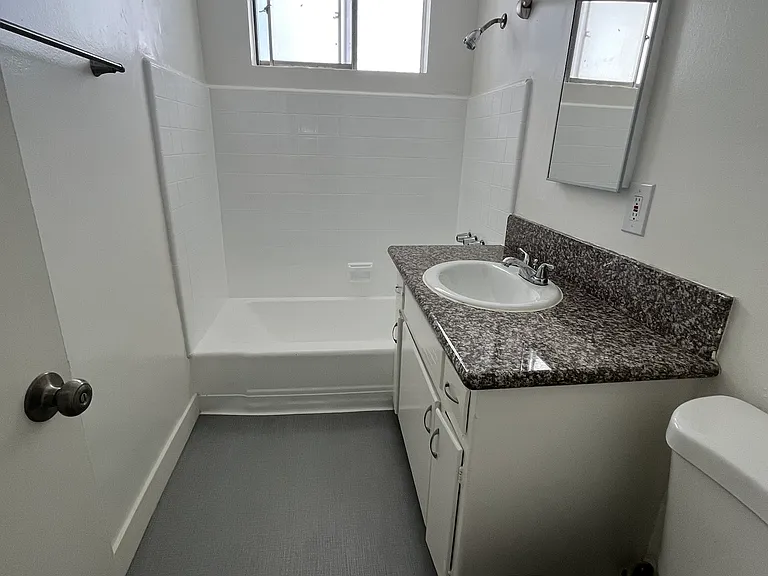 4355 Mammoth Ave #8 — Photo 19