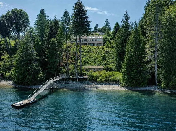 6448 Gale Ave N, Sechelt, BC V7Z 0L1