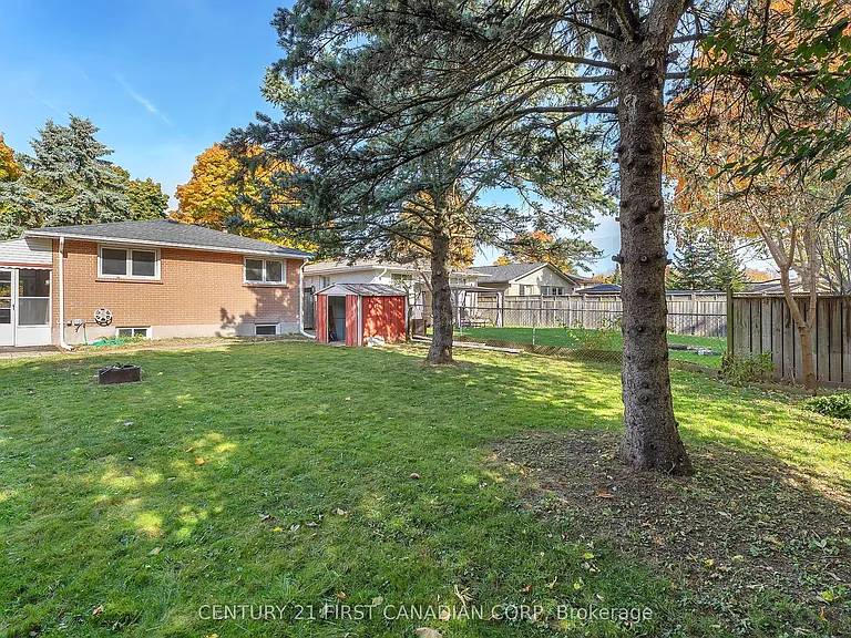 48 Toulon Cres #UPPER — Photo 20