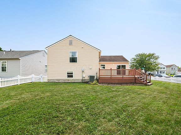 5th image of 926 Robmeyer Dr