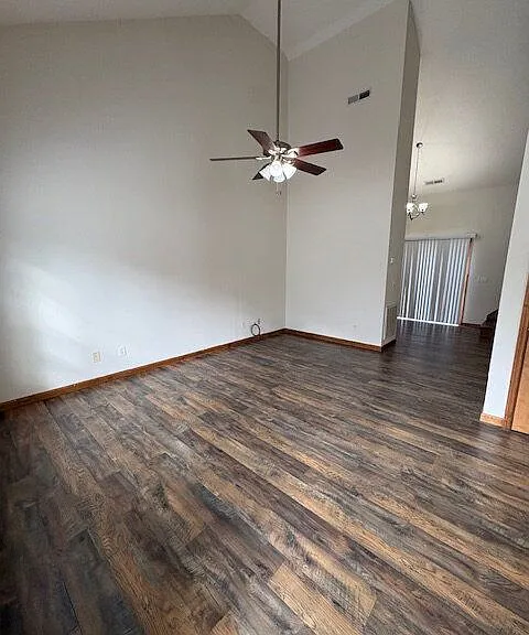 1119 Brownlea Dr — Photo 3