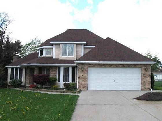 2nd image of 114 Lyn Ln
