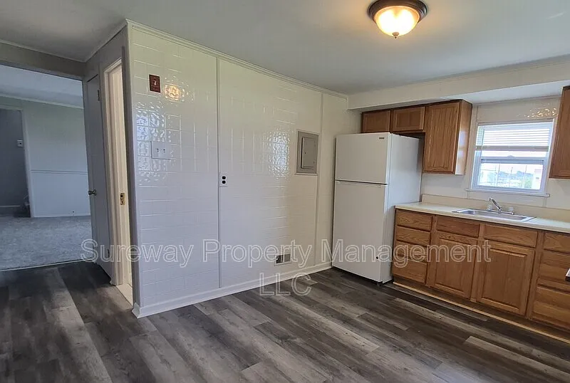 2 bed, 1.0 bath, $1,300 — Photo 2