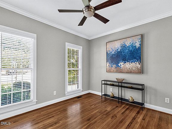 5th image of 102 Smiths Knoll Ct