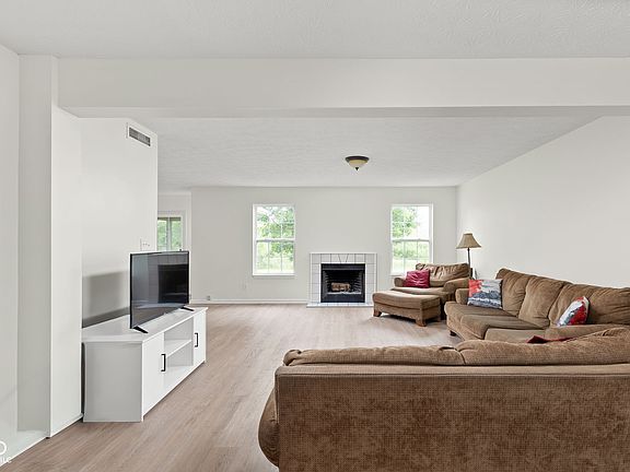 5th image of 2409 Liatris Dr