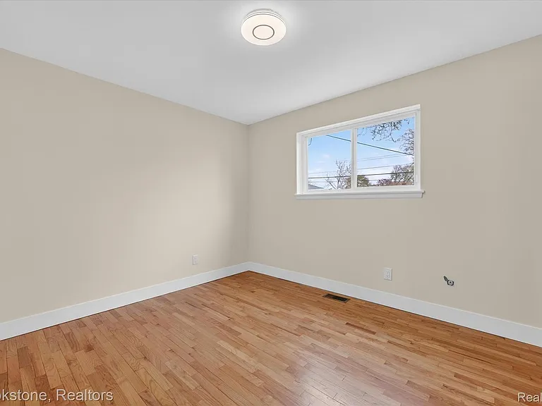 30428 Iroquois Dr — Photo 14