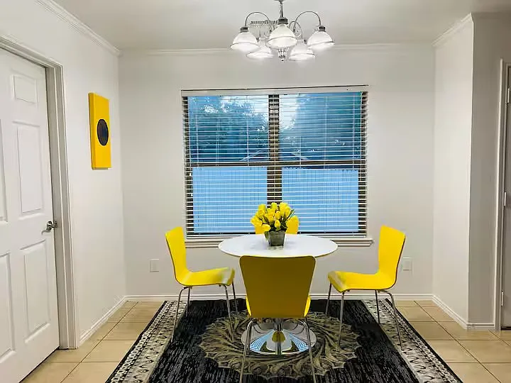 2 bed, 1000 sqft, $1,600 — Photo 3