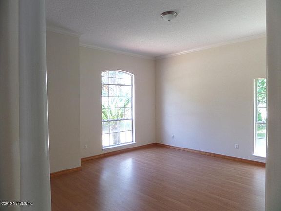 4th image of 1000 Flora Parke Dr