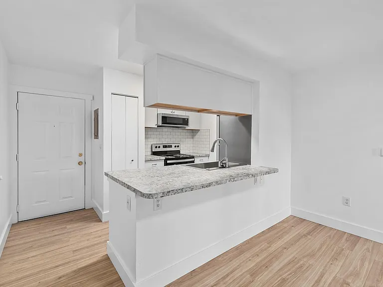 1160 S Denver Ave — Photo 4