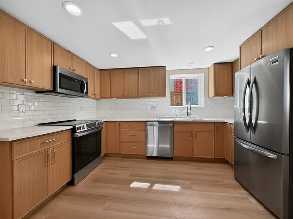 8037 Brooklyn Ave NE #2, Seattle, WA 98115