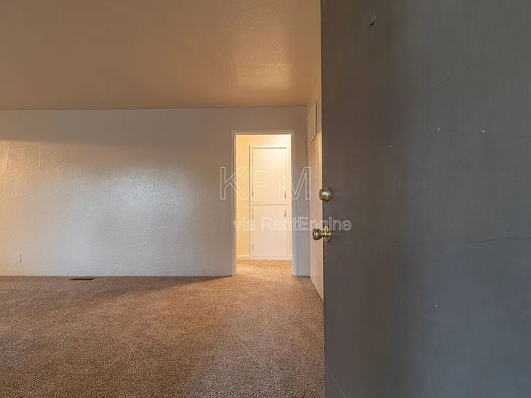 476 E Essex St — Photo 3