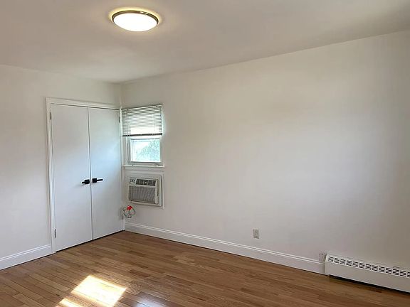 4th image of 7 Saint Johns Ave