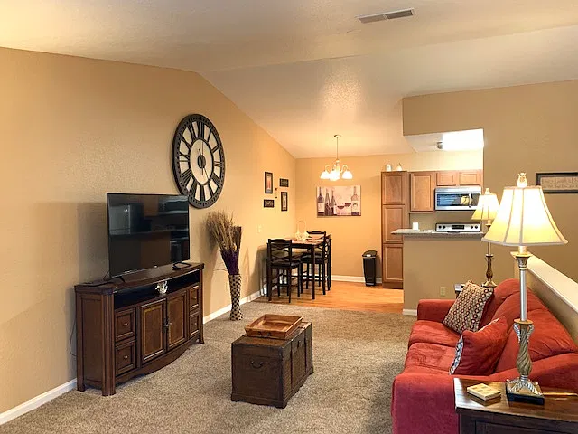 1 bed, 1.0 bath, $1,700 — Photo 2