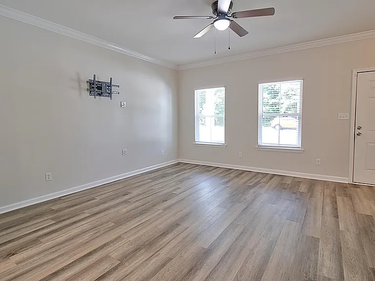 38 Griffin Rd — Photo 3