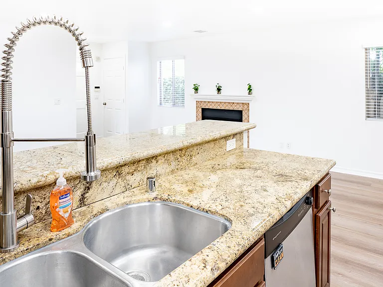 8330 Lilienthal Ave — Photo 28
