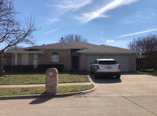 7220 Stonegate Dr, Benbrook, TX 76126