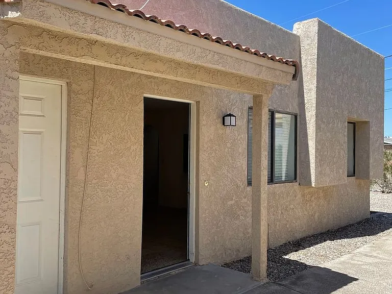 2101 Holly Ave #6 — Photo 3