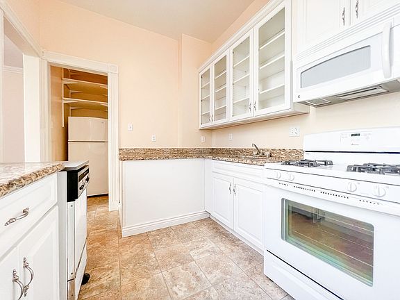 3rd image of 1260 California St APT 4