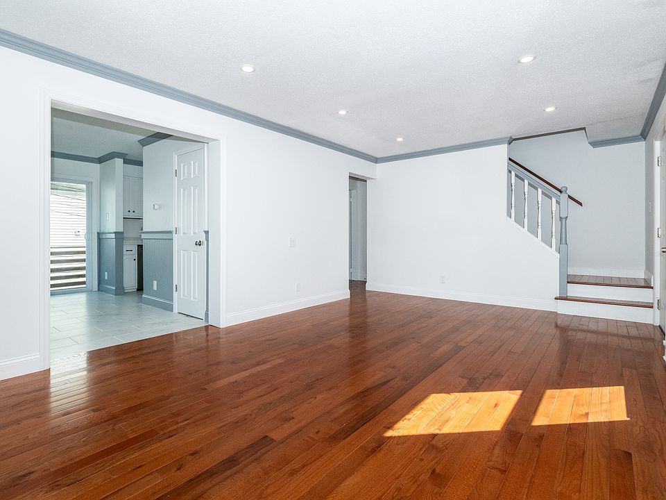 1st image of 144 Waverly Ave Floor 1