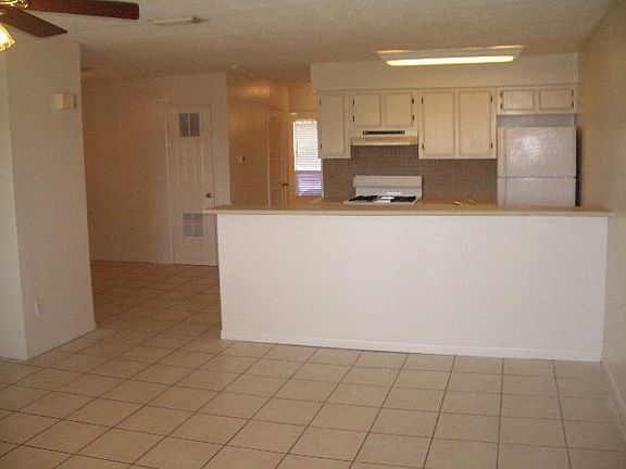 3rd image of 7008 N Holiday Dr