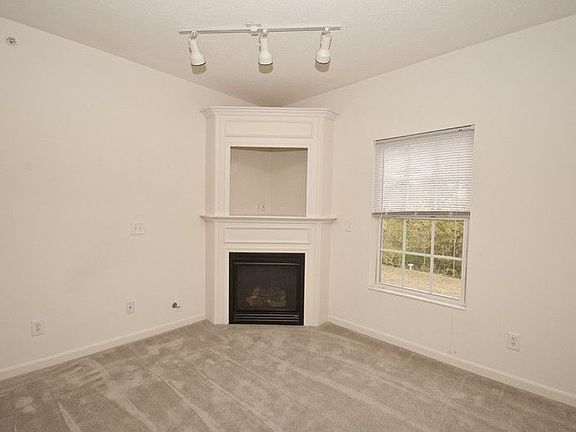 4th image of 1138 Periwinkle Dr