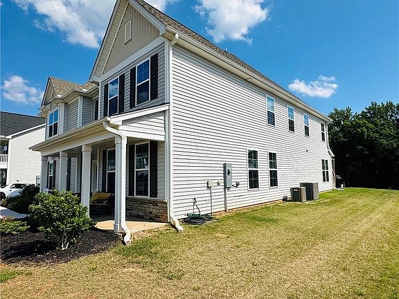 2nd image of 771 Oak Hill Ln