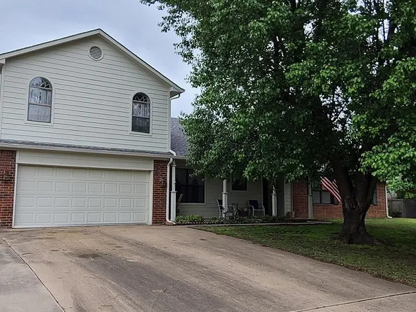 1016 E Woods Dr, Claremore, OK 74017