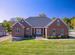 1265 Woodfield Dr, Newburgh, IN 47630