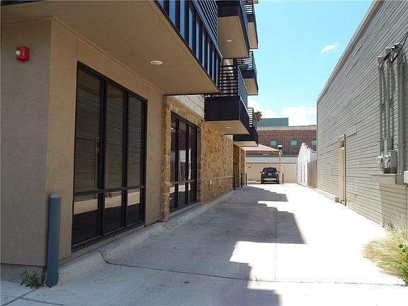 4th image of 810 Rock St Unit 201