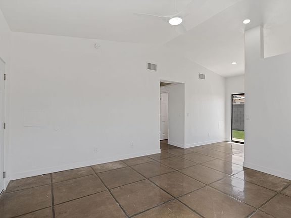4th image of 620 E Lester St Unit 2