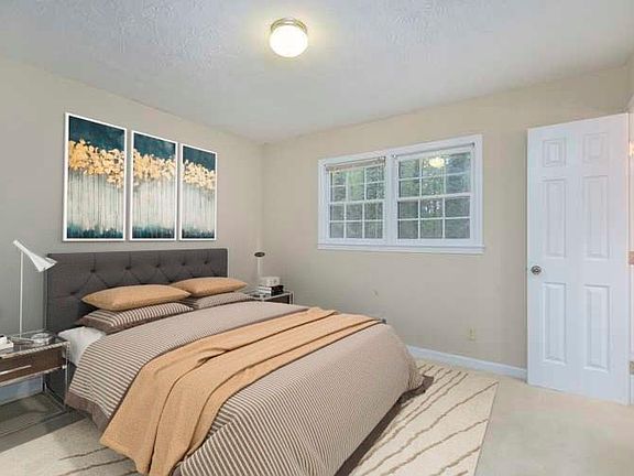 3rd image of 937 Live Oak Ct