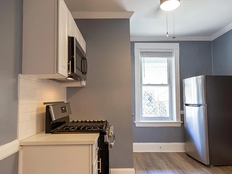 1079 N Marshfield Ave #BST — Photo 34