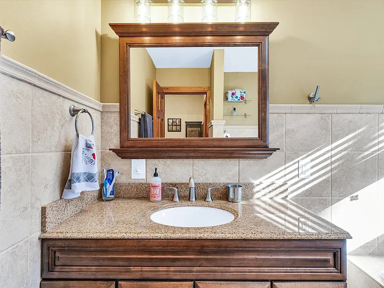 1705 Lake Shore Dr — Photo 29