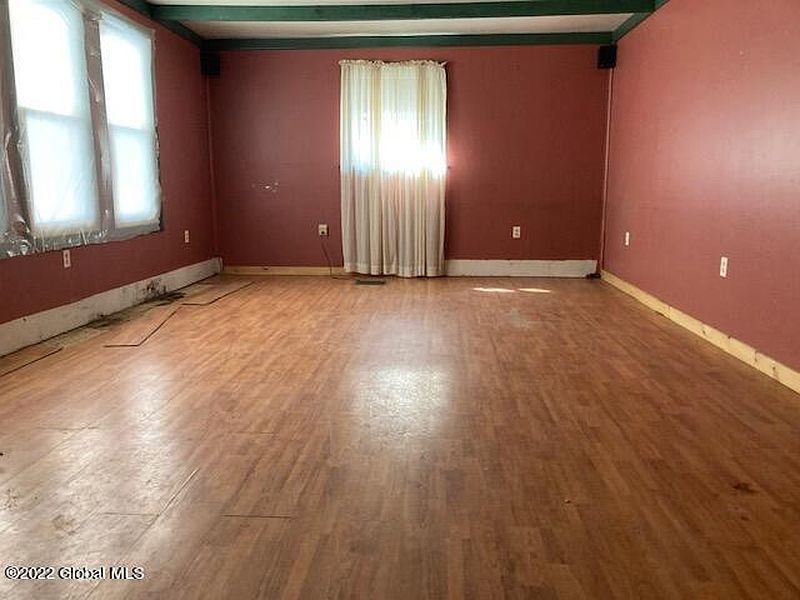 3rd image of 5521 Grove Way