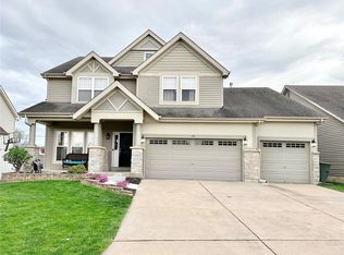 143 Berry Manor Cir, Saint Peters, MO 63376